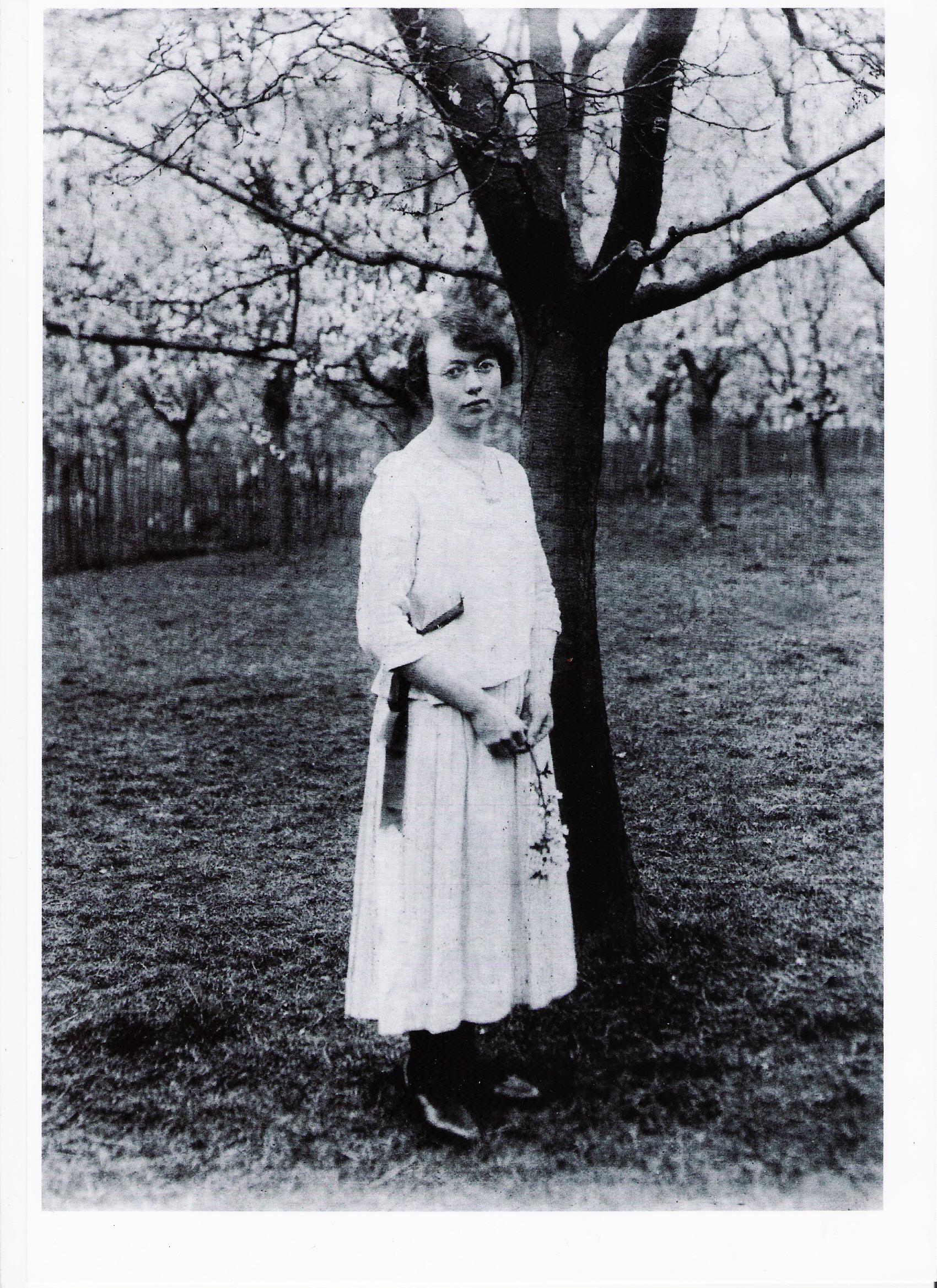 Undated - Unknown lady in Bredhurst Orchard - Photographer CH Spink Bredhurst